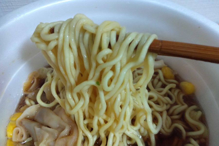 ごつ盛り@ワンタン醤油｜大盛（90g）のカップラーメンを食レポ！ - 東京らーめんブログ｜美味いラーメン＆つけ麺の食レポサイト